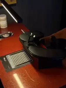 Маникюрная подставка для рук с держателем телефона