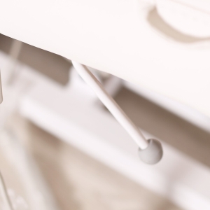 Педикюрное кресло Юлия (белое) на электроприводе 1 мотор