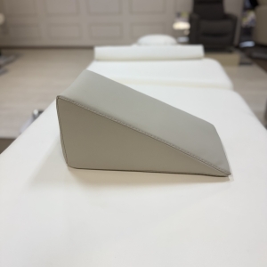 Педикюрный Клин ( подушка под ногу ) для кресла