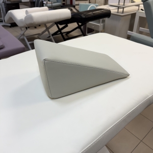 Педикюрный Клин ( подушка под ногу ) для кресла