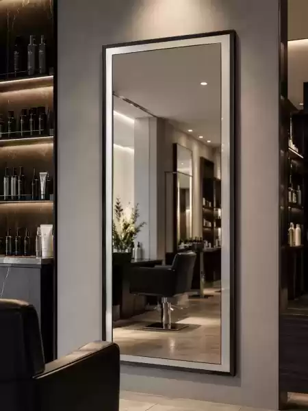 Вертикальное зеркало для салона красоты с LED-подсветкой: премиальное решение для профессионального рабочего места