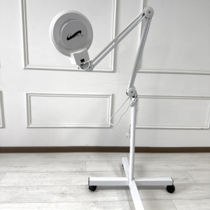 Светодиодная лампа лупа 5 д белая на стойке  