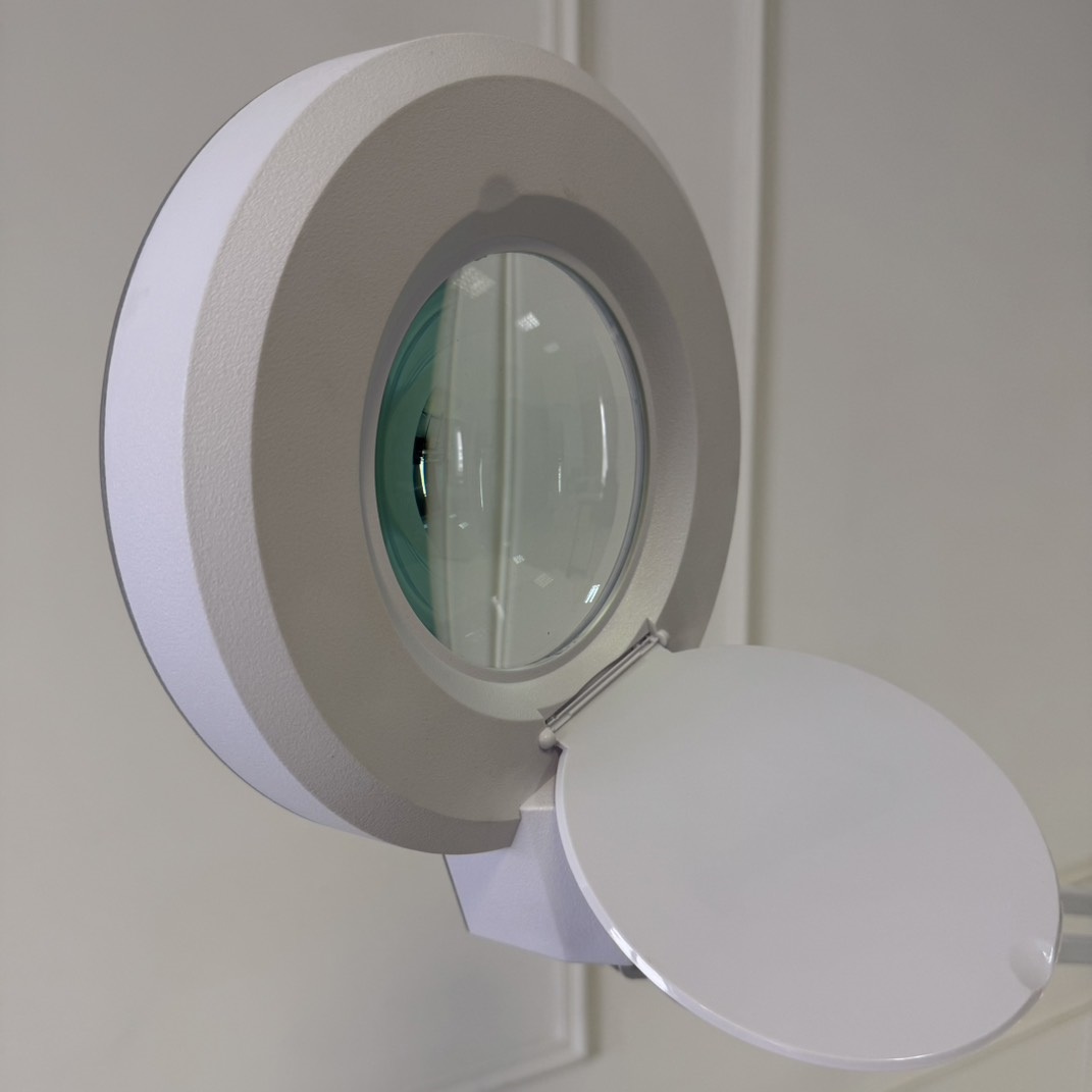 Светодиодная лампа лупа 8 д белая на кронштейне 