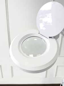 Светодиодная лампа лупа 8 д белая на кронштейне 