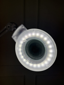 Светодиодная лампа лупа 8 д белая на кронштейне 