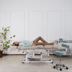 Косметологическая кушетка "Ладога" с электроприводом (арт. 0823)